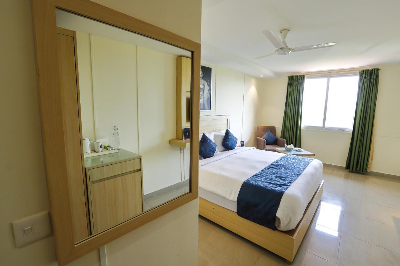 Zip By Spree Hotels Hyde Goa Candolim Kültér fotó